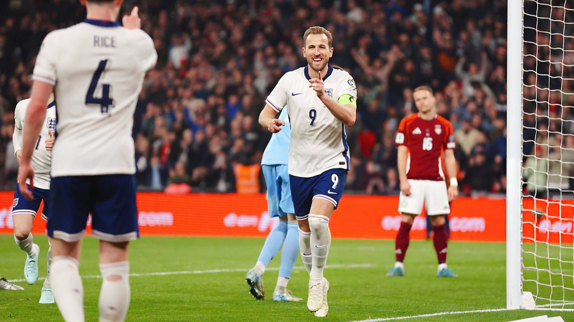 九游体育官网关于凯恩意外战胜塞尔维亚队，重返赛场引爆全场！观众掌声雷动的信息