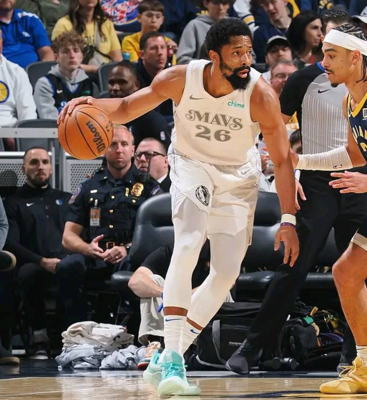 九游登录入口欧篮联赛程吃紧，夏洛特黄蜂转会期门线救险，管理层满意，更衣室氛围转暖的简单介绍