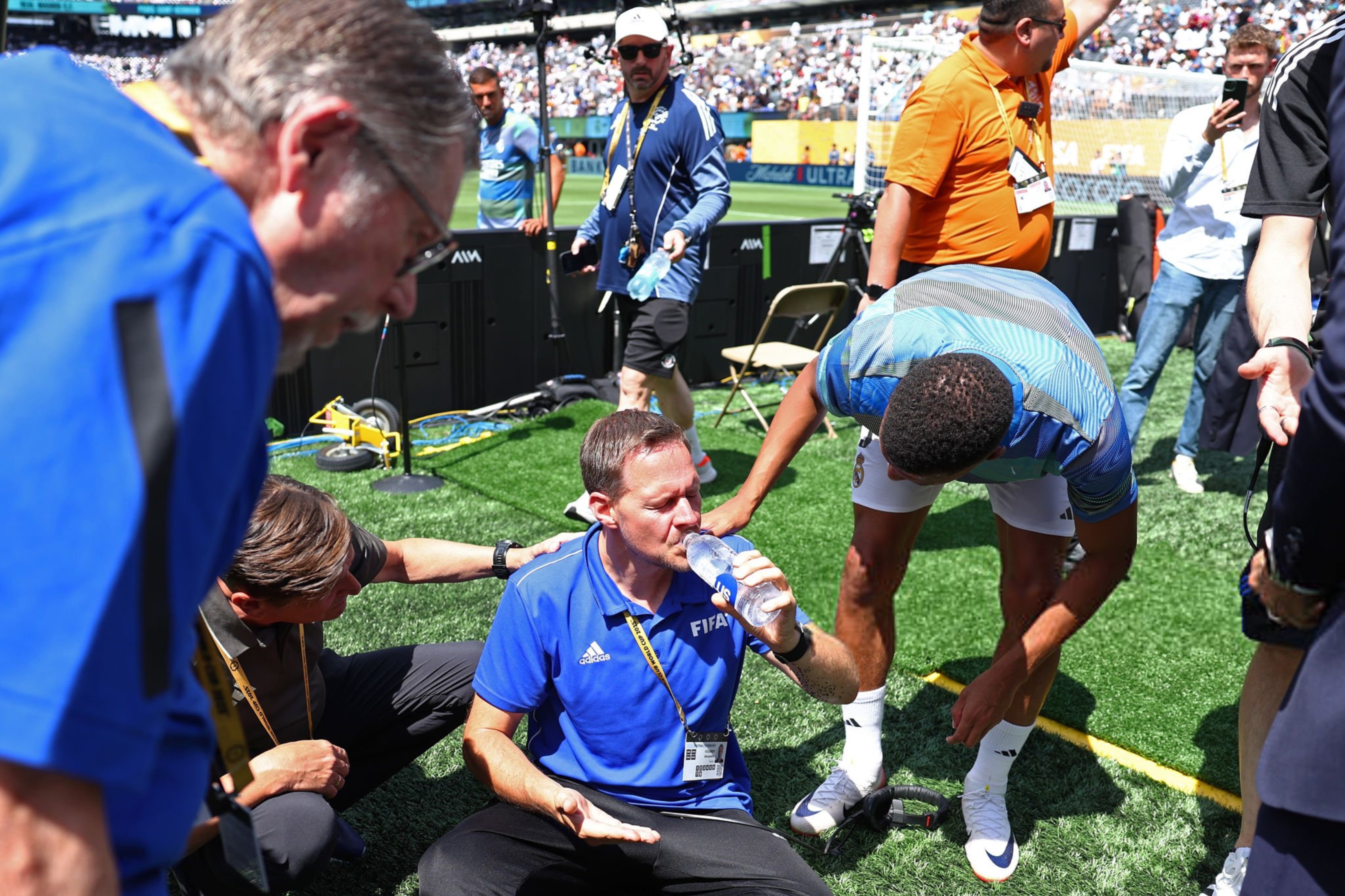 赛前法国杯焦点战，巴塞罗那刷新队史纪录，话题不断，身体对抗强度拉满的简单介绍